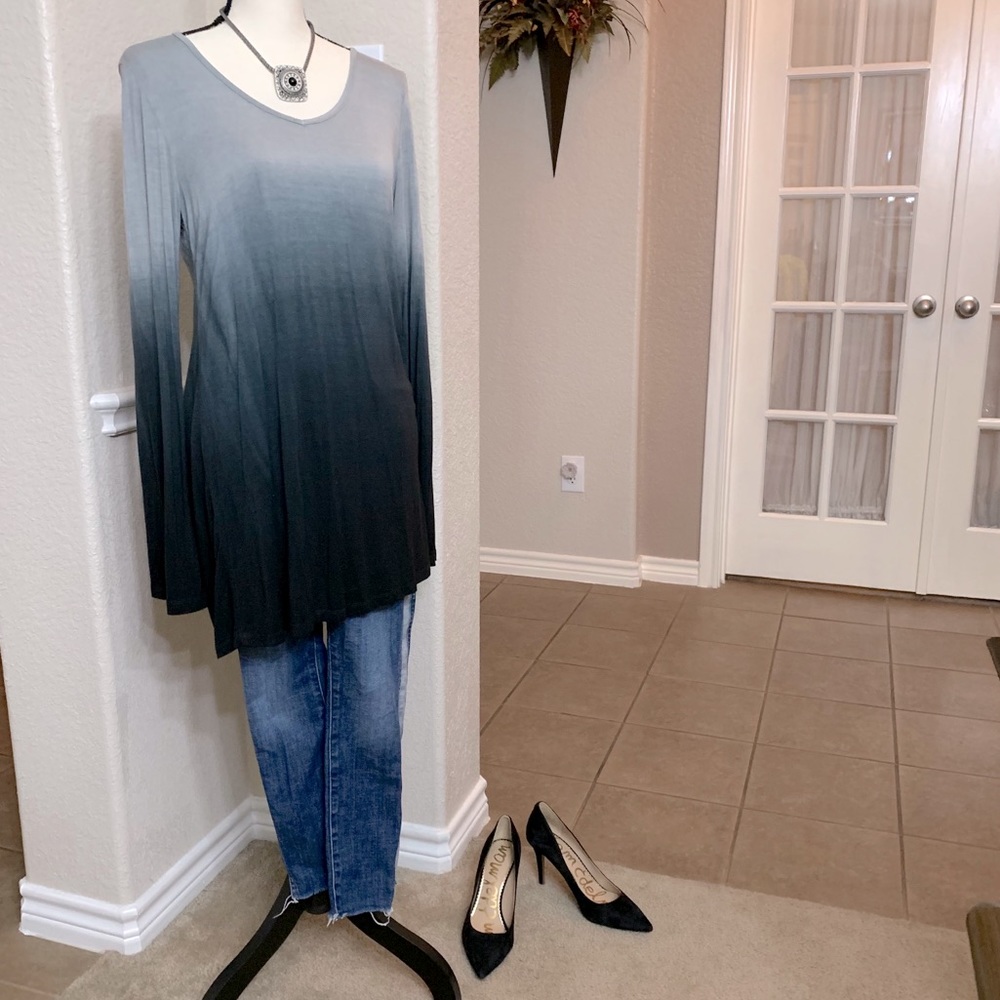 Lock & Love gray ombré top Size M